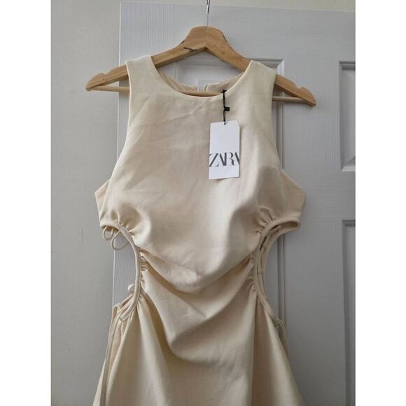 Zara Cut Out Slim Midi Cream Size M NWT Blogger Favorite - Picture 3 of 11
